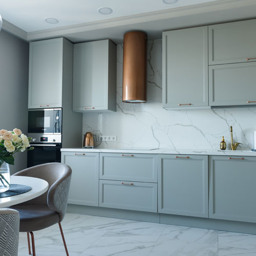 Mossman AVALON 3 фото интерьера белой угловой кухни в современном стиле